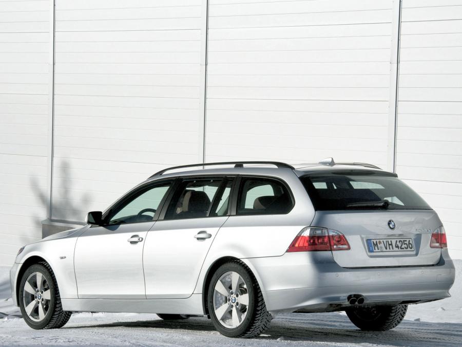  BMW 530xi Touring 2007 года  (фото 7 из 12)